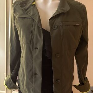 NWOT EDDIE BAUER ASCENT TRAVEL SHIRT JACKET/BLAZER SIZE 4. ARMY GREEN